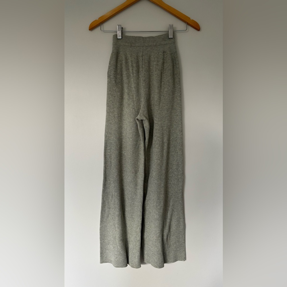 TWO Uniqlo WASHABLE KNIT RIBBED PANTS in Cream and Light Sage - Picture 5 of 13